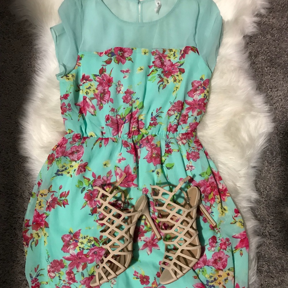 Pretty floral dress perfect for Spring